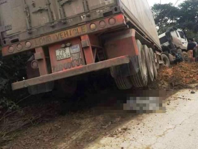 Tin tức trong ngày - Xe tải cuốn xe máy vào gầm, 2 người tử vong