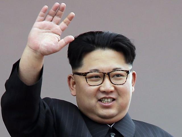 Thế giới - Kim Jong-un quá béo nên không thể đi bình thường?