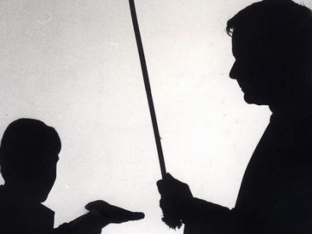 Giáo dục - du học - Ngưng hợp đồng giáo viên đánh bầm mông học sinh