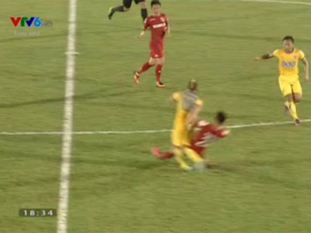 Bóng đá - Bạo lực V-League: Cầu thủ Bình Dương triệt hạ đối thủ