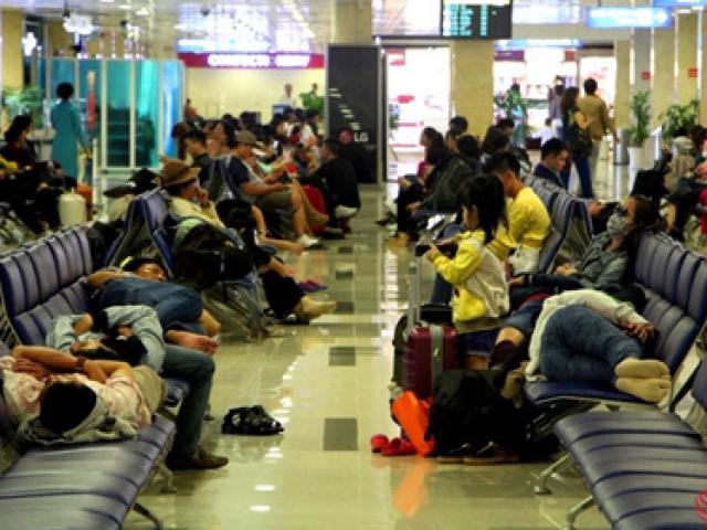 Tin tức trong ngày - Sân bay Tân Sơn Nhất, 3h sáng ngày 26 Tết