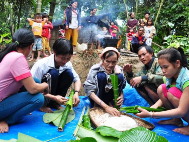Tin tức trong ngày - Tết ấm cúng của cha con "người rừng"