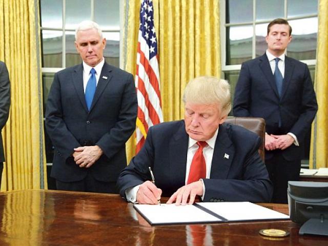 Thế giới - Việc Trump làm đầu tiên khi tới phòng Bầu Dục