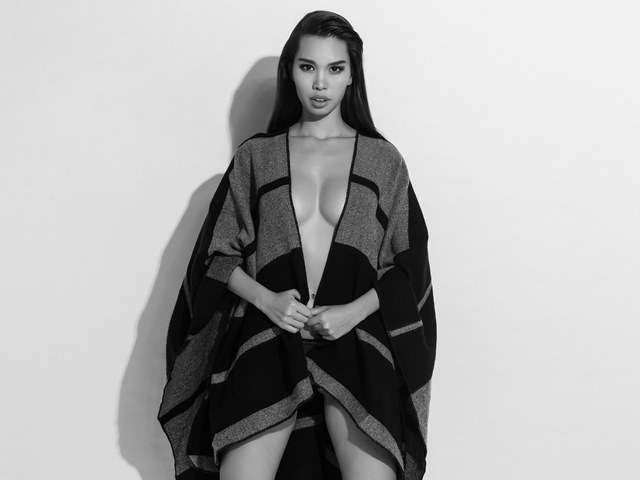 Người mẫu - Hoa hậu - Sát Tết, Hà Anh vẫn gợi tình "đốt mắt" thế này đây!