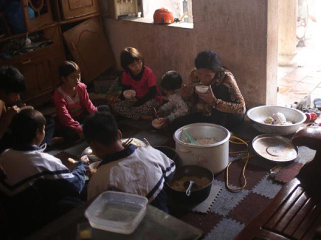 Gia đình 14 con ở Hà Nội: “Từng có ý định cho bớt đi”