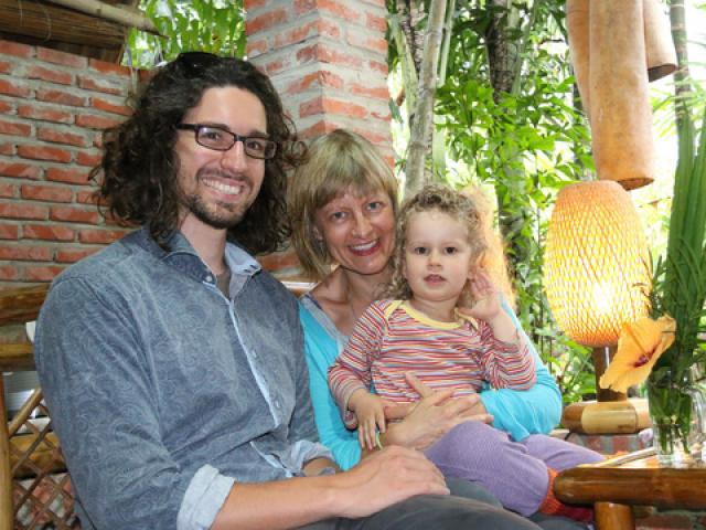 Tin tức trong ngày - Tây ăn Tết ta ở Hội An