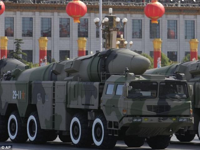 Thế giới - TQ dồn tên lửa đạn đạo sát biên giới Nga "răn đe" Trump?