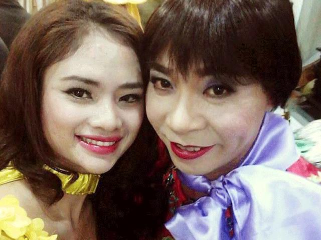 Bạn trẻ - Cuộc sống - Sân khấu Táo Quân “nóng rực” nhờ hai 9X xinh đẹp này