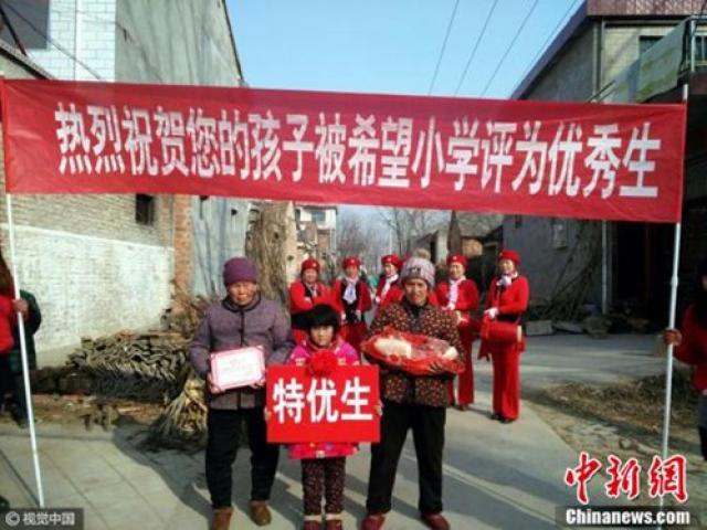 Giáo dục - du học - Trường học tặng... thịt lợn cho học sinh giỏi ăn Tết