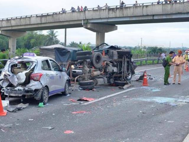 Tin tức trong ngày - Ngày đầu tiên nghỉ Tết: 15 người tử vong vì tai nạn giao thông