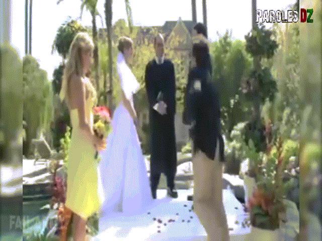 Bạn trẻ - Cuộc sống - Clip: Phì cười với những tai nạn "khó đỡ" trong đám cưới