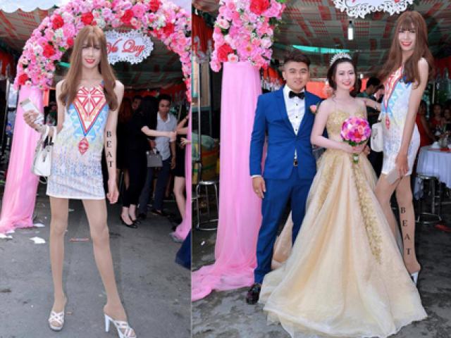 Bạn trẻ - Cuộc sống - Choáng với “cô gái” cao gần 2m gây xôn xao dân mạng