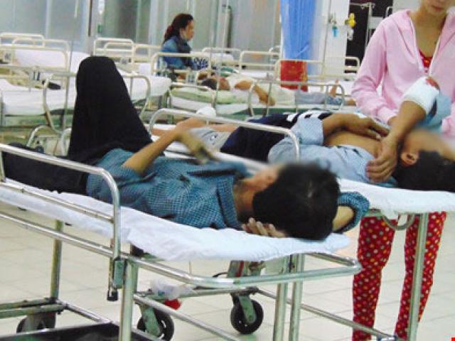 Tin tức trong ngày - Khóc cười trong phòng cấp cứu: Bạn bè gặp nhau tại bệnh viện!