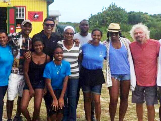 Thế giới - Hết nhiệm kỳ, gia đình Obama đi chơi với tỉ phú Anh