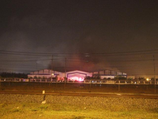 Tin tức trong ngày - Cháy lớn ở nhà xưởng Công ty CP Ô tô Trường Hải