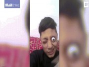 Phi thường - kỳ quặc - Thiếu niên nổi tiếng vì tài kéo mắt ra khỏi tròng