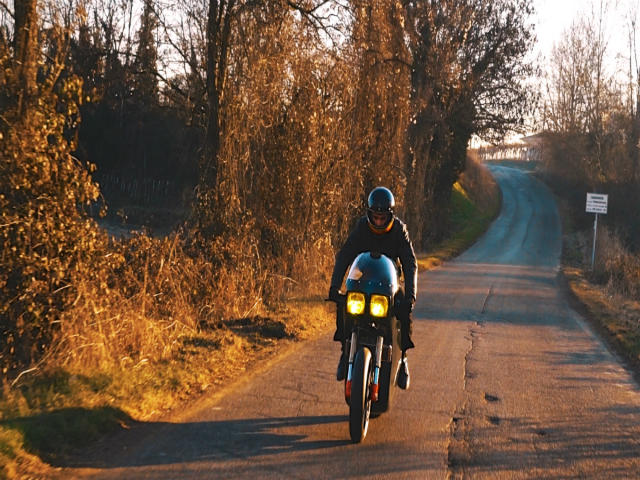 Thế giới xe - Soi "cú đêm" cực ngầu Ducati 750 F1