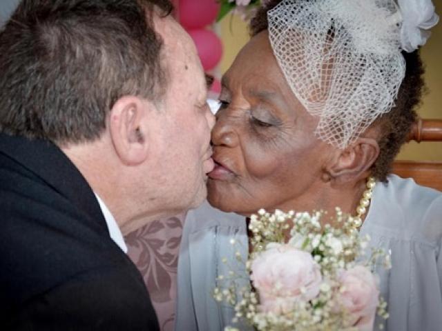 Cụ bà 106 tuổi đính hôn với bạn trai 66 sau 3 năm hẹn hò