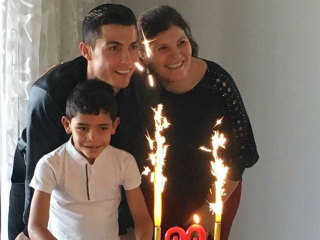 Bóng đá - Đón sinh nhật tuổi 32, Ronaldo "bỏ quên" bồ xinh 9x