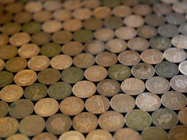 Phi thường - kỳ quặc - Sàn nhà bếp "độc" chưa từng thấy lát bằng 27.000 đồng xu