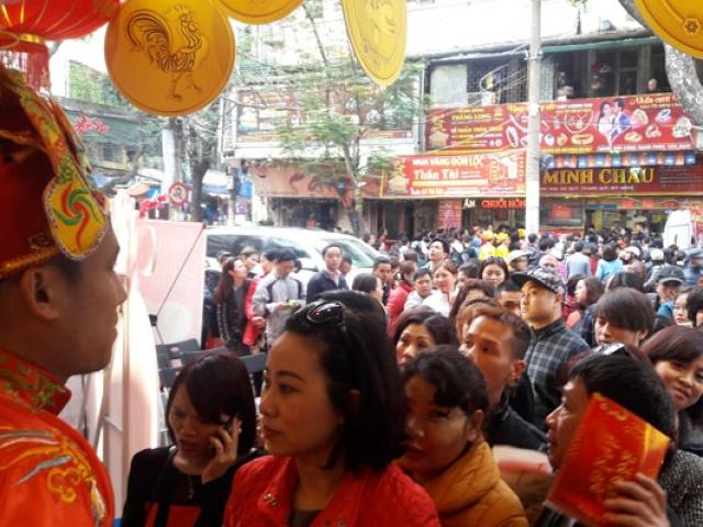 Tài chính - Bất động sản - Ngày Thần Tài: Vàng miếng “thất sủng”, vàng lẻ “lên hương”