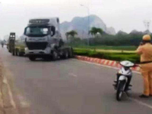 Tin tức trong ngày - Xe đầu kéo chạy trốn CSGT gây náo loạn trên phố
