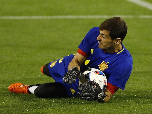 Bóng đá - Rời Real, Casillas 35 tuổi vẫn hay nhất châu Âu