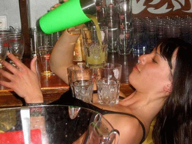 Tranh vui - Hành động "ngược đời" của những kẻ khác người