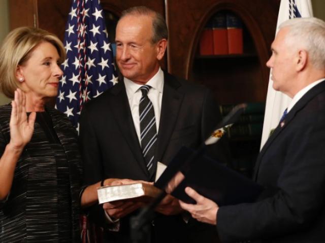 Thế giới - Cuộc bỏ phiếu chưa từng có phê duyệt bộ trưởng Trump đề cử