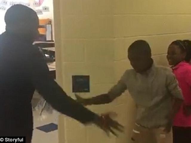 Giáo dục - du học - Phát sốt với màn chào hỏi “độc, lạ” giữa thầy và trò