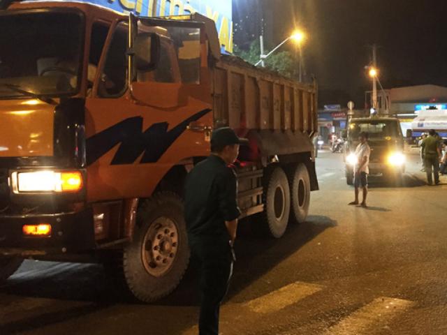 Tin tức trong ngày - Cháu bé 3 tuổi chết thương tâm dưới bánh xe ben