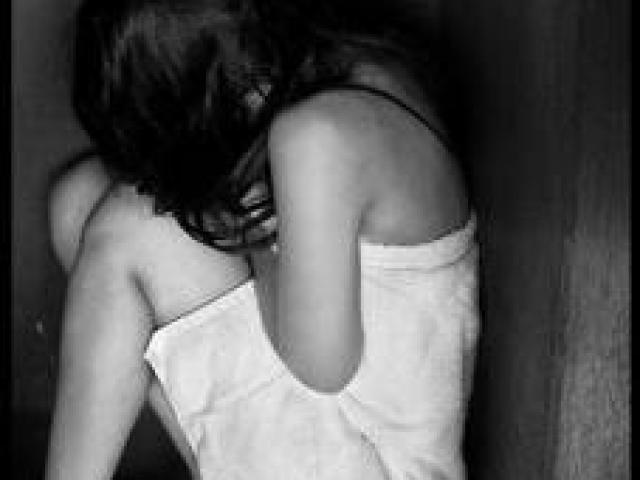 Pháp luật - Dụ bé gái chơi điện thoại để giở trò đồi bại