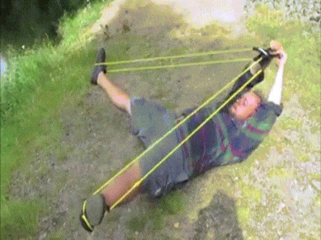 Video Clip Cười - Clip hài: "Tê tái" vì cái tội thích nghịch dại