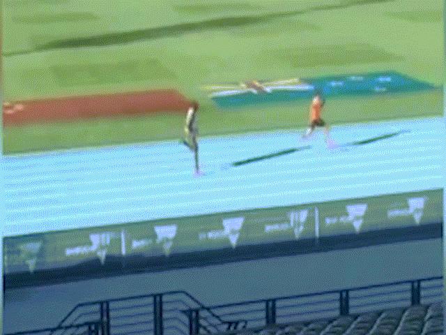 Thể thao - Vừa bị tước HCV Usain Bolt lại "hít khói" ở đường chạy