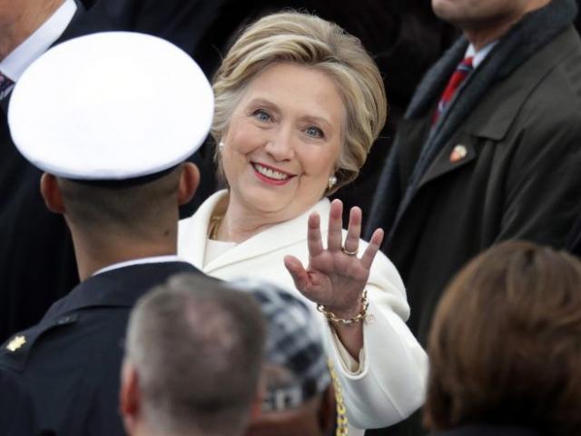 Thế giới - Phản ứng bất ngờ của bà Clinton sau khi Trump thua kiện