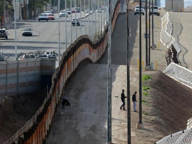 Chi phí ”ngút trời” của bức tường biên giới Mỹ-Mexico