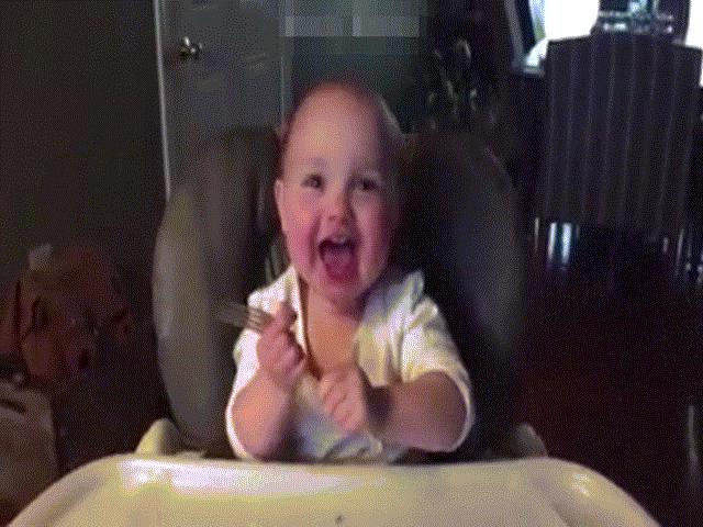 Video Clip Cười - Clip hài: Loạt biểu cảm khó đõ của nhóc tì