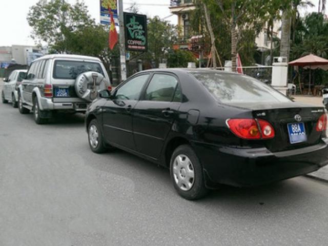 Tin tức trong ngày - Nam Định thông tin vụ "hàng dài xe biển xanh" gần đền Trần