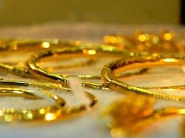 Tài chính - Bất động sản - Giá vàng hôm nay 13/2: Giá vàng bất ngờ giảm, tỷ giá trung tâm tăng mạnh