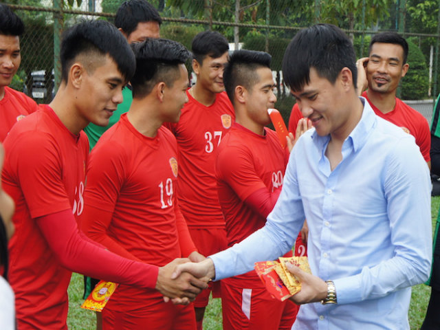 Bóng đá - Cầu thủ "cưng" của Công Vinh thành nạn nhân của bạo lực
