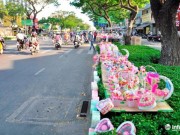 Thị trường - Tiêu dùng - TP.HCM: Hoa mắt quà tặng Valentine trên “con đường tình yêu”