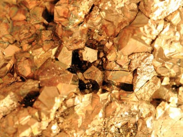 Tài chính - Bất động sản - Giá vàng hôm nay 15/2: Giảm nhẹ, dò đáy