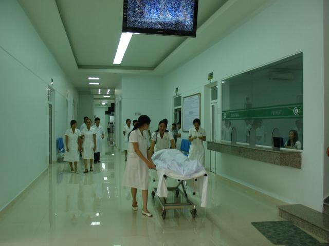 Tin tức trong ngày - Thai nhi 28 tuần chào đời trong bọc nước ối