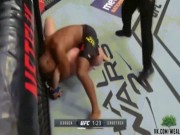 Thể thao - UFC: &quot;Ronaldo Brazil&quot; tung đòn knock-out độc nhất