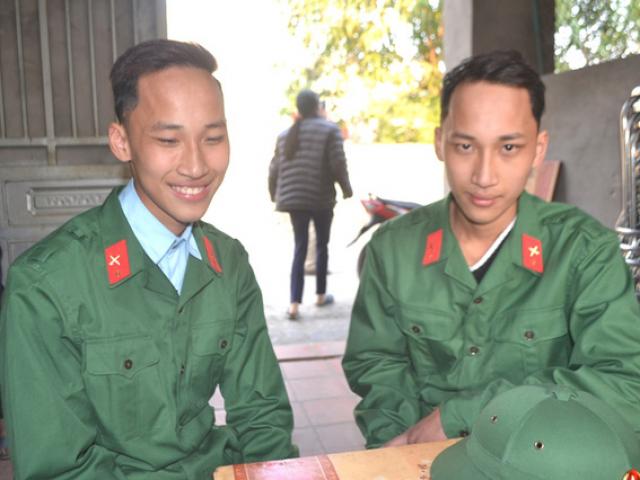 Tin tức trong ngày - Câu chuyện thú vị về cặp song sinh giấu gia đình đi bộ đội