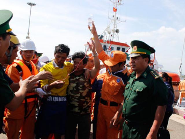 Tin tức trong ngày - Tàu cá nổ trên biển Vũng Tàu: 9 người trong gia đình gặp nạn