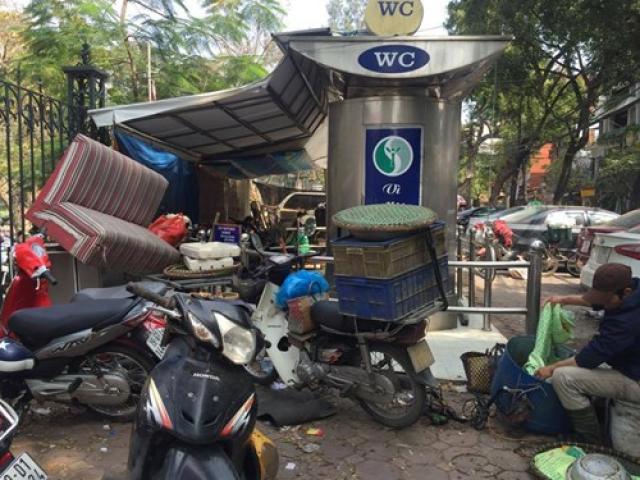 Muôn cảnh éo le tìm nhà vệ sinh công cộng ở Hà Nội