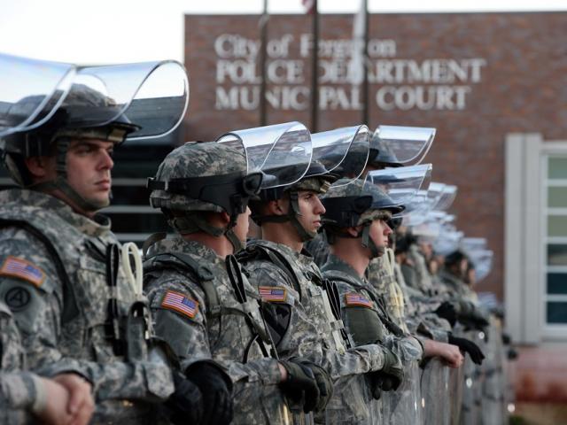 Thế giới - Nhà Trắng nói về tin điều 100.000 lính bắt người nhập cư