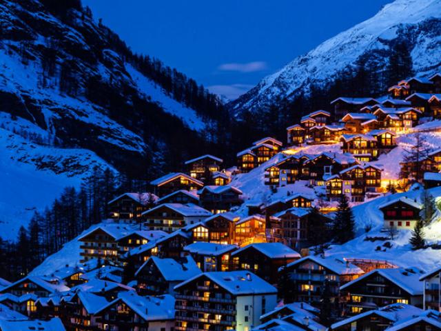 Du lịch - Ngôi làng thần tiên ẩn mình trên đỉnh núi tuyết trắng xóa