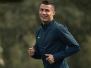 Bóng đá - Chụp ảnh đăng Facebook, Ronaldo kiếm 400 triệu bảng